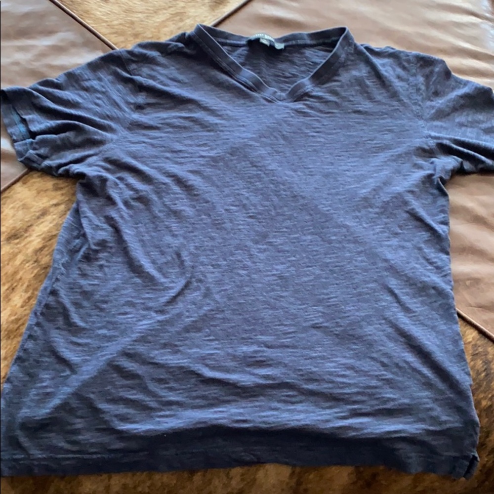 Men’s v neck Tobert Barakett t shirt